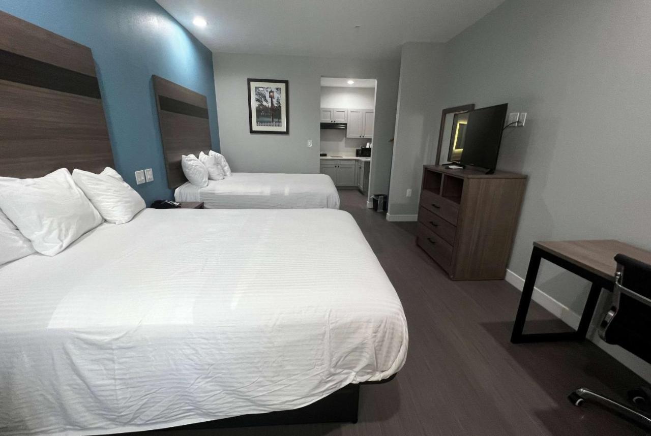 Отель Baymont By Wyndham Freeport Texas Экстерьер фото