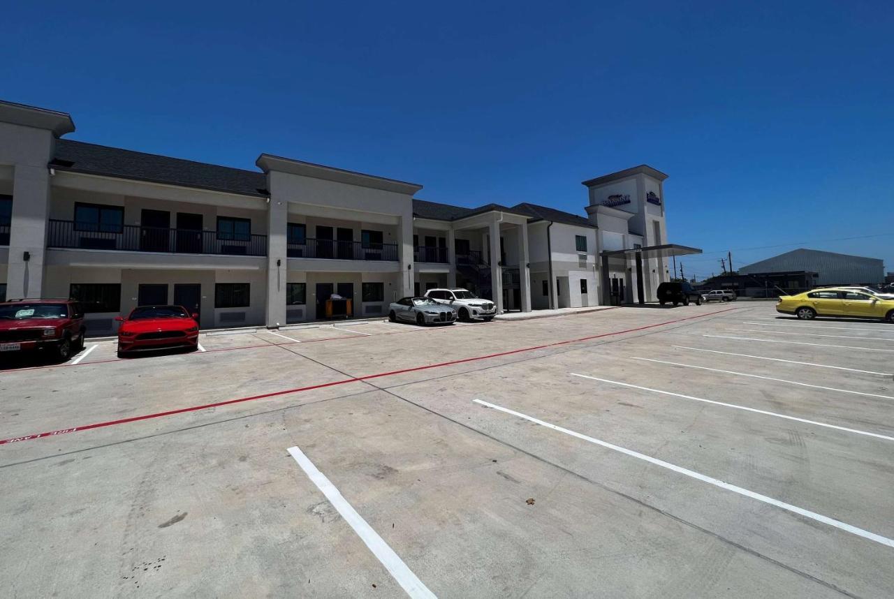 Отель Baymont By Wyndham Freeport Texas Экстерьер фото