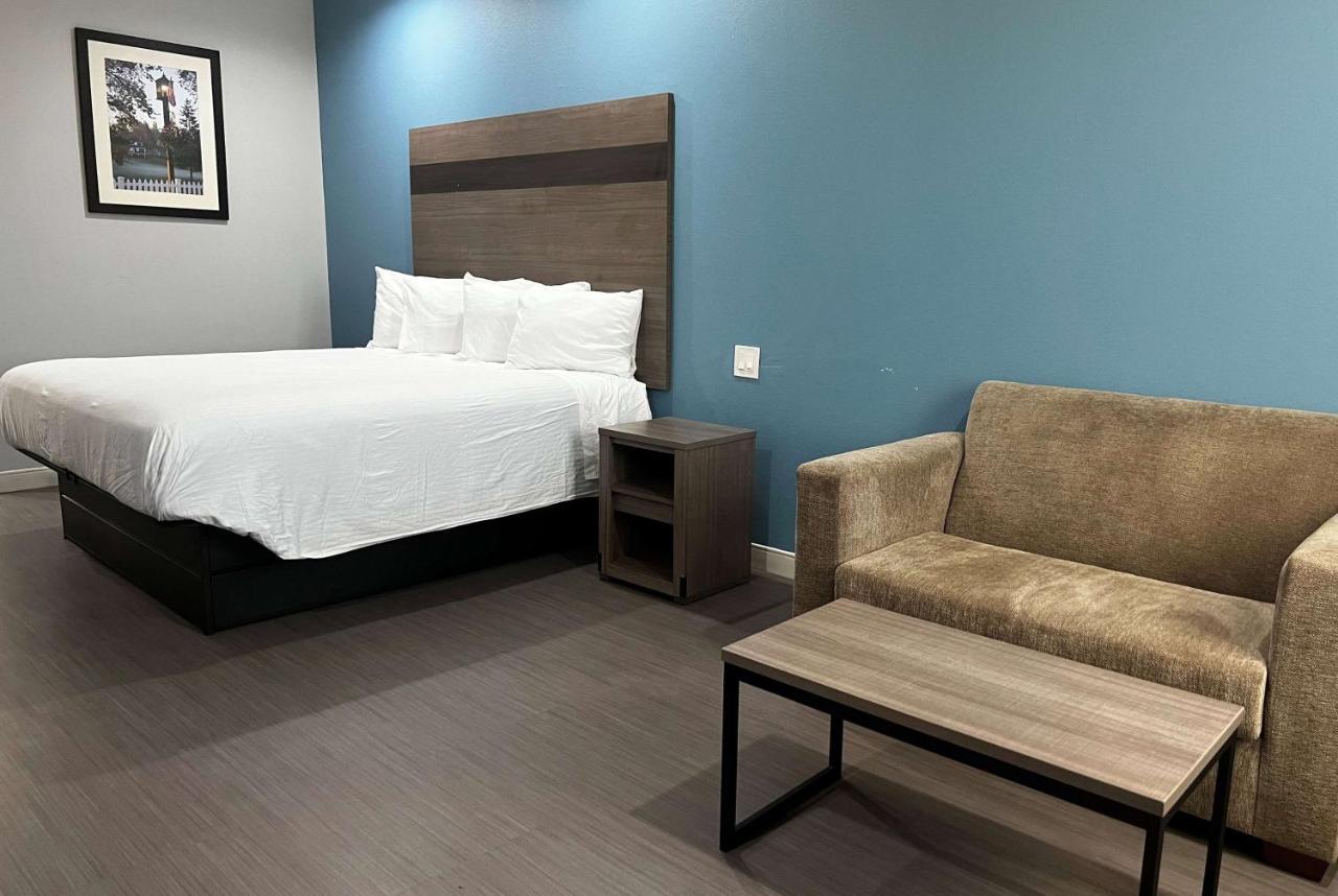 Отель Baymont By Wyndham Freeport Texas Экстерьер фото