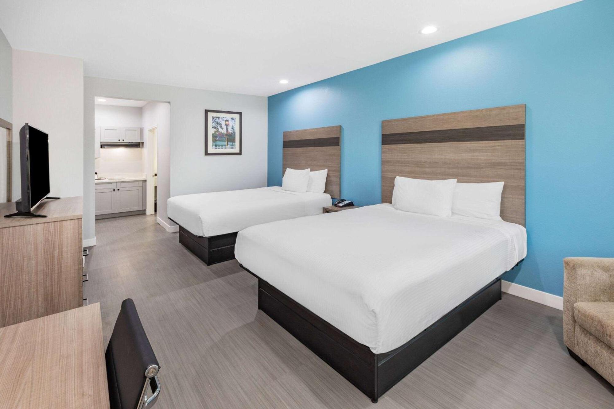 Отель Baymont By Wyndham Freeport Texas Экстерьер фото
