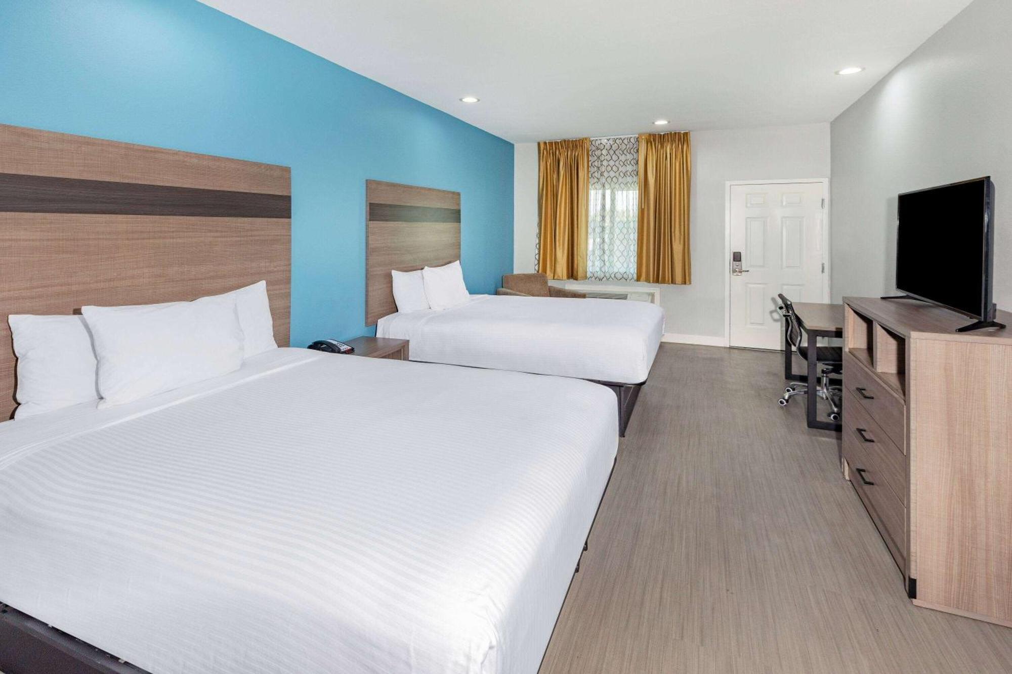 Отель Baymont By Wyndham Freeport Texas Экстерьер фото