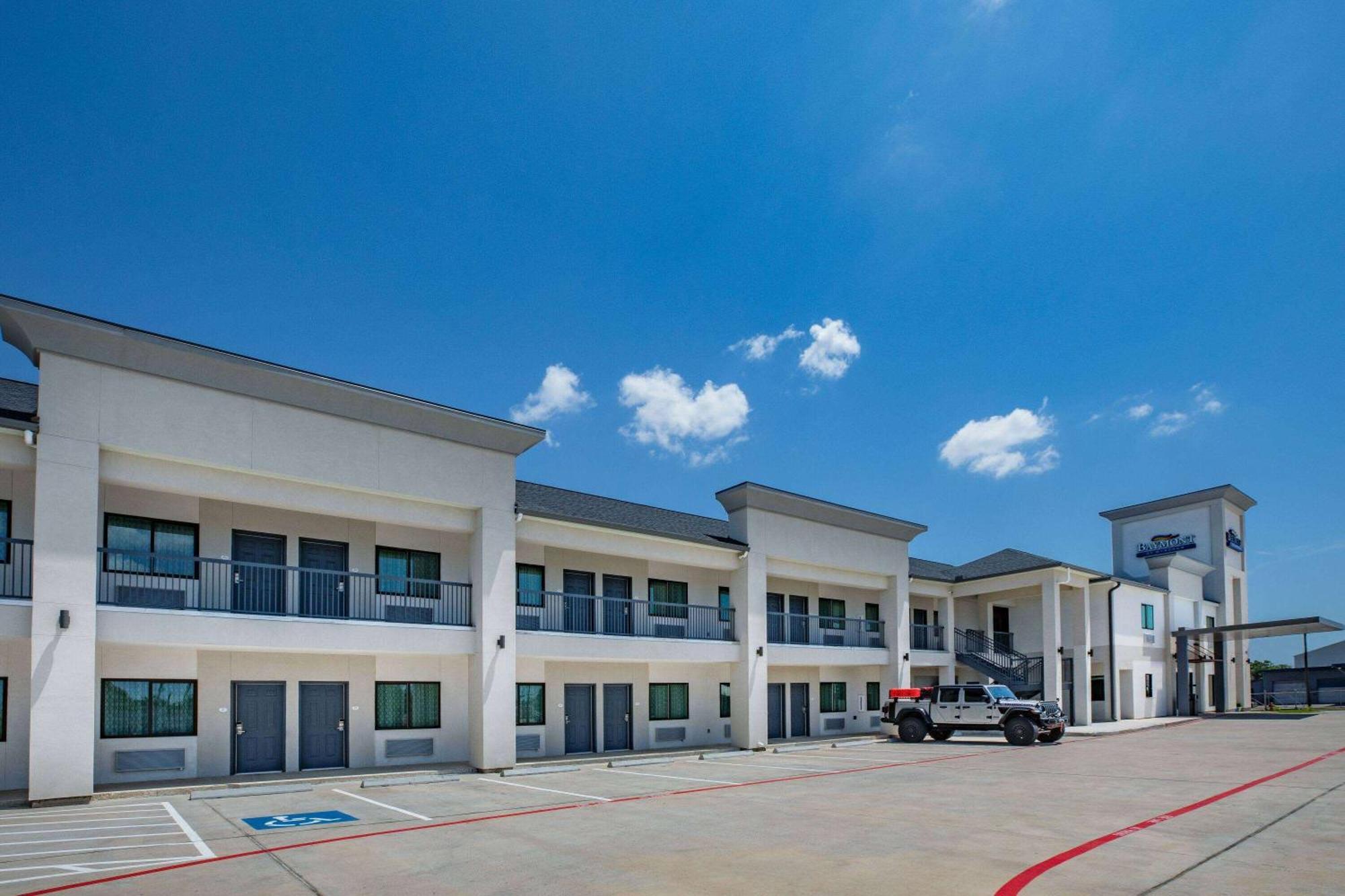 Отель Baymont By Wyndham Freeport Texas Экстерьер фото