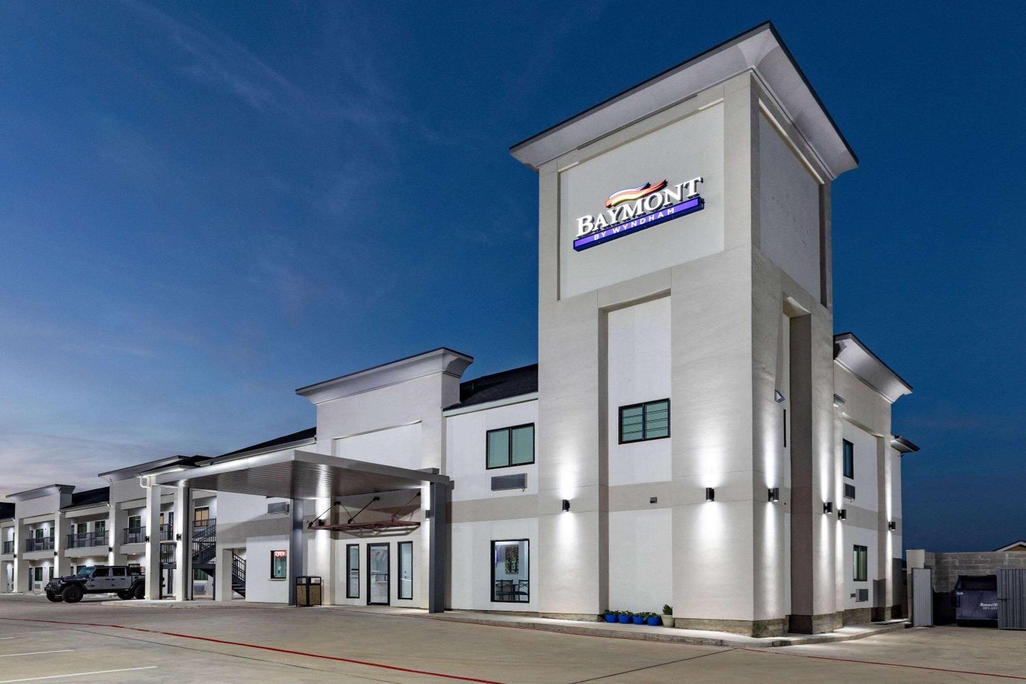 Отель Baymont By Wyndham Freeport Texas Экстерьер фото