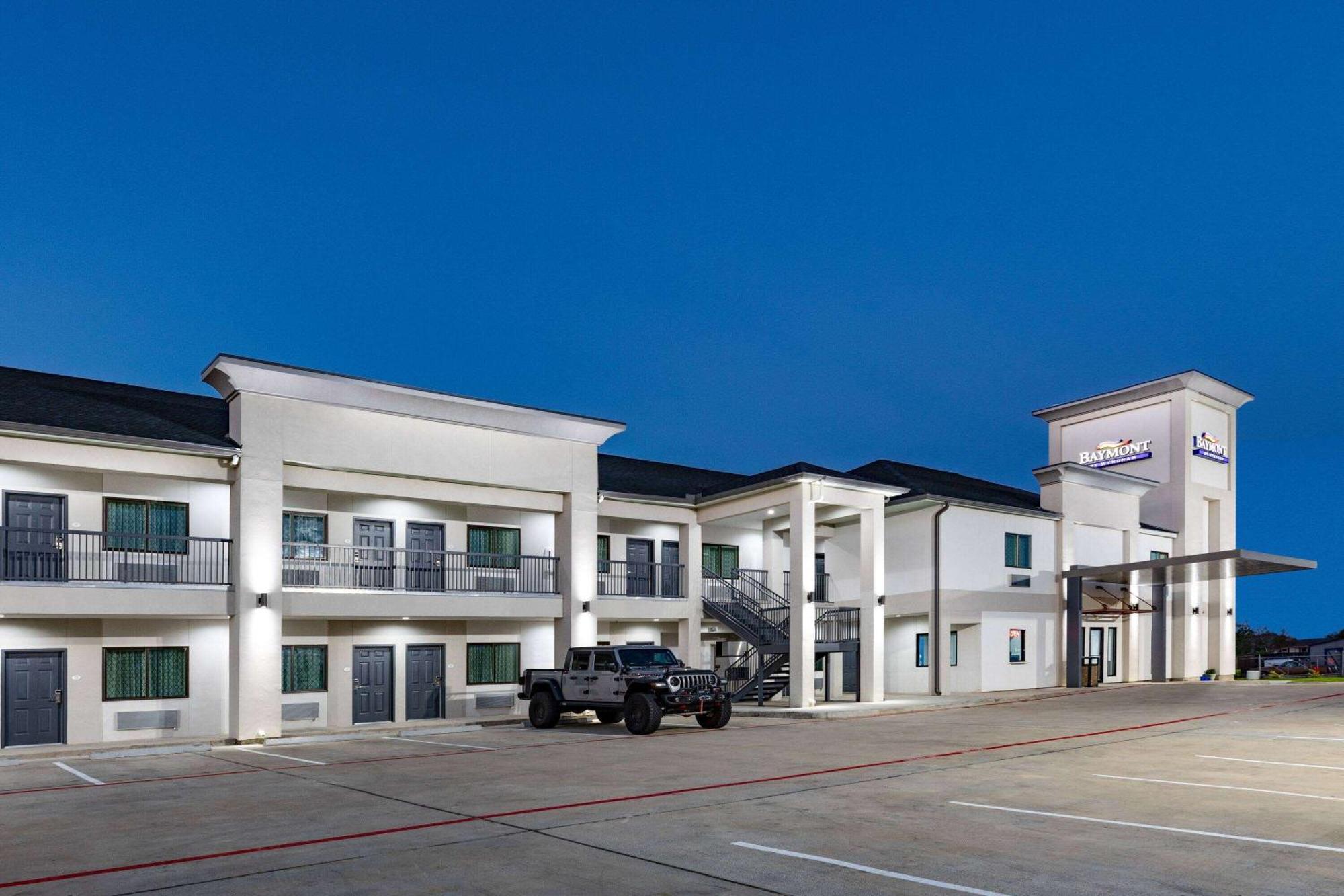 Отель Baymont By Wyndham Freeport Texas Экстерьер фото